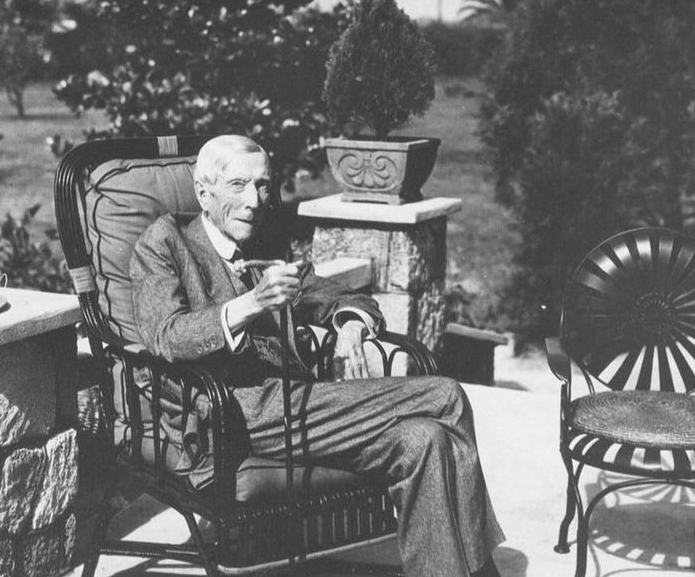 Vợ chồng Rockefeller là những người tích cực phản đối sản xuất, buôn rượu