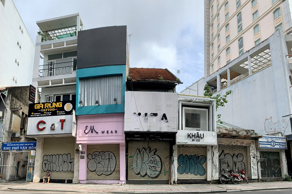 Sau ba đợt dịch, nhiều cơ sở kinh doanh mất tiền tỷ vì phải trả mặt bằng trước hạn