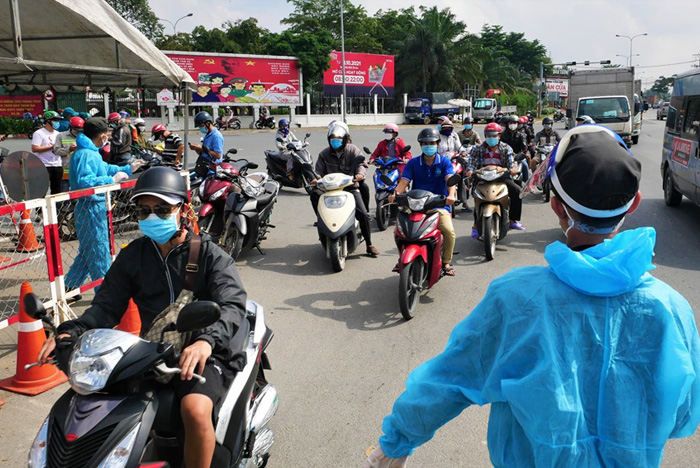 TP. Hồ Chí Minh dừng 51 chốt kiểm soát cửa ngõ, chuẩn bị tiêm vắc xin cho trẻ