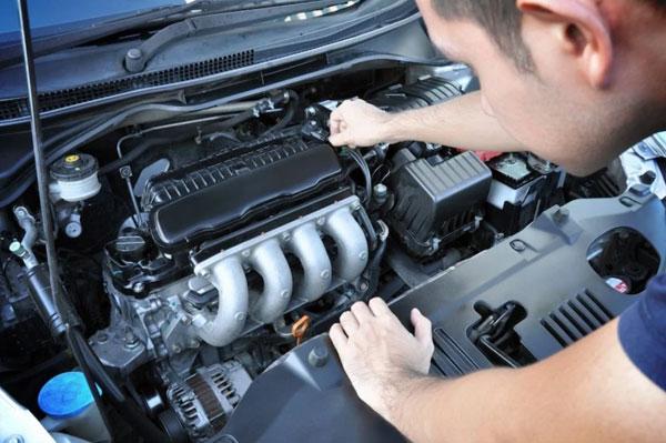 3 lý do cần vệ sinh động cơ ô tô thường xuyên