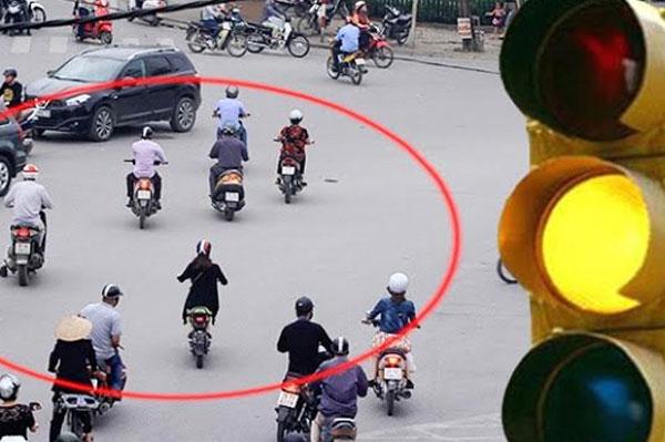 4 trường hợp vượt đèn đỏ không bị CSGT phạt