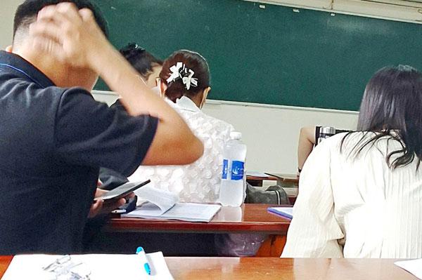 Bát nháo tình trạng học hộ, thi hộ ở giảng đường đại học