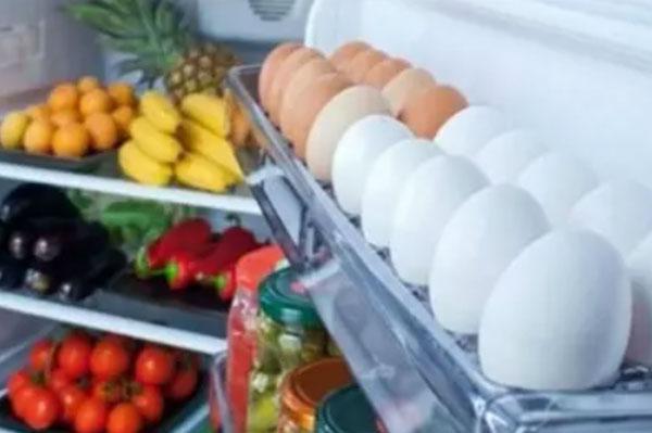 Đặt trứng ở cửa tủ lạnh: Sai lầm hay lợi ích?