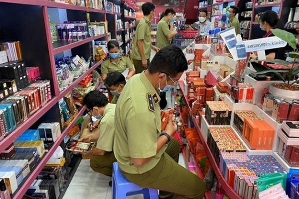 Hàng giả hàng nhái bày bán tràn lan