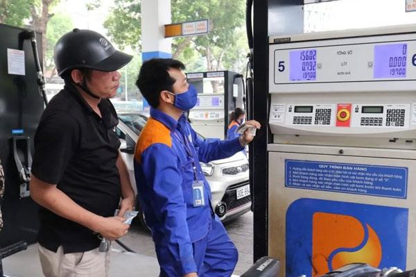 Hóa đơn xăng dầu có bắt buộc ghi biển số xe - Người dân cần nắm rõ!