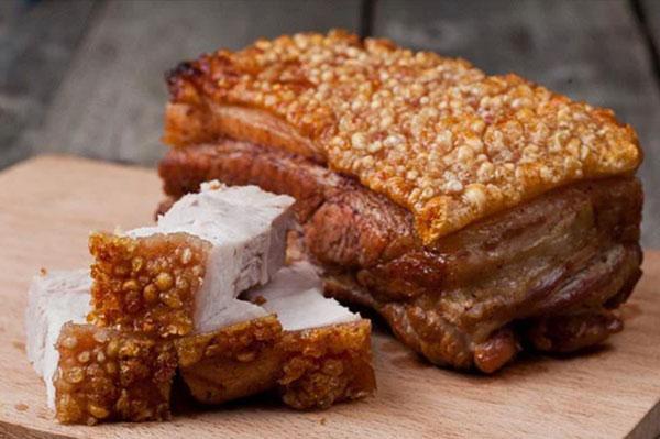 Hướng dẫn bạn cách làm món heo quay giòn bì thơm ngon tại nhà