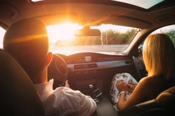 Mách bạn 4 mẹo giảm chói mắt khi lái xe bạn nên biết