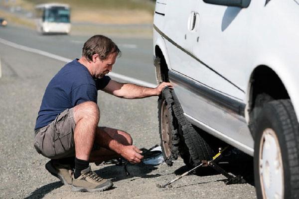 Những thói quen xấu khiến tài xế tốn tiền thay lốp