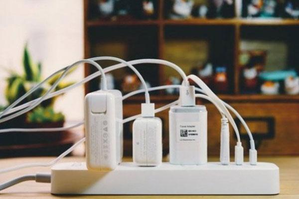 Phích cắm: Để tiết kiệm điện bạn không nên rủ 3 thiết bị này!