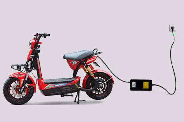 Sạc xe đạp điện, xe máy điện, xe điện đúng cách như thế nào? Bạn cần nắm rõ!