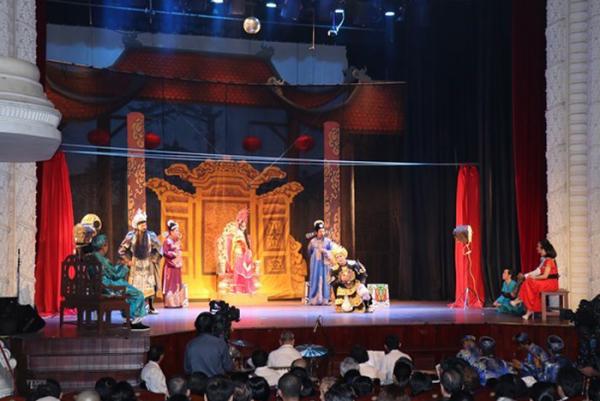 Tiêu điểm: Sân khấu kịch tìm cách tồn tại