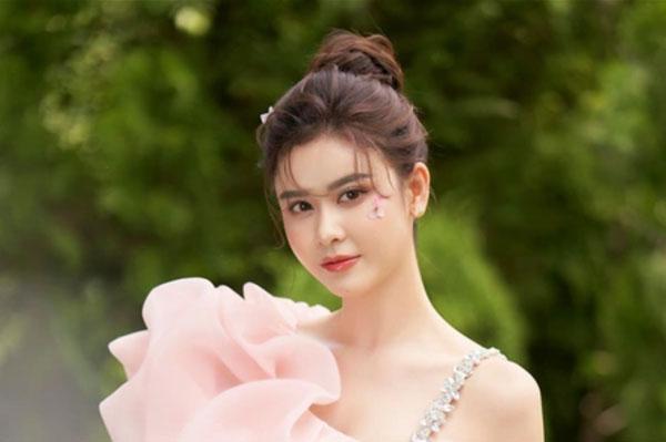 Tiểu sử Trương Quỳnh Anh: Bông hồng gai của showbiz Việt