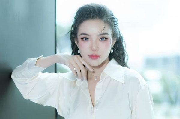 Tiểu sử Yeye Nhật Hạ: Ồn ào đời tư sau ánh hào quang