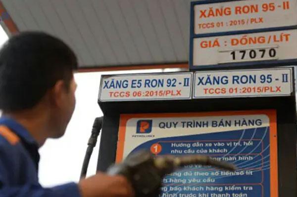 Xăng 92 và 95 đổ chung có sao không? Lời khuyên khi đổ nhầm xăng
