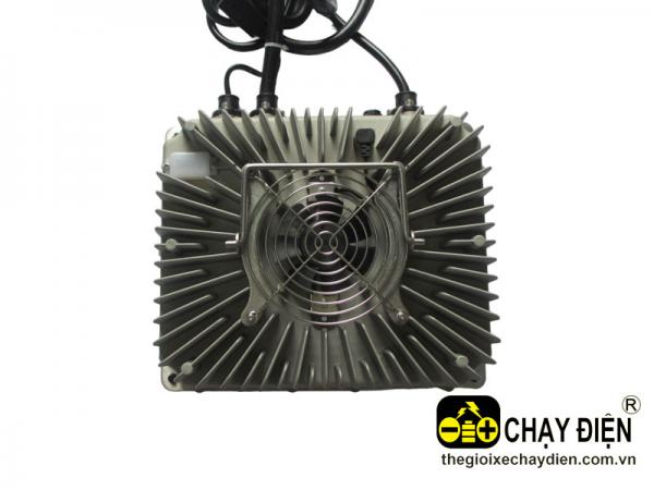 SẠC ĐIỆN TỬ SỬ DỤNG CHO Ô TÔ ĐIỆN CH4100-4830M 48V DC 30A
