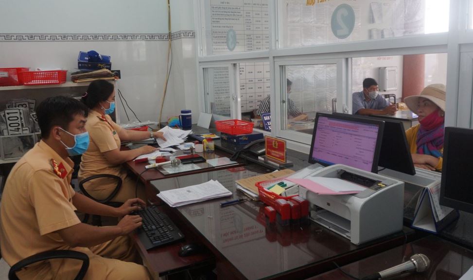 Tỉnh Long An có thủ tục đăng ký xe máy và xe ô tô bao gồm hồ sơ và các giấy tờ có liên quan