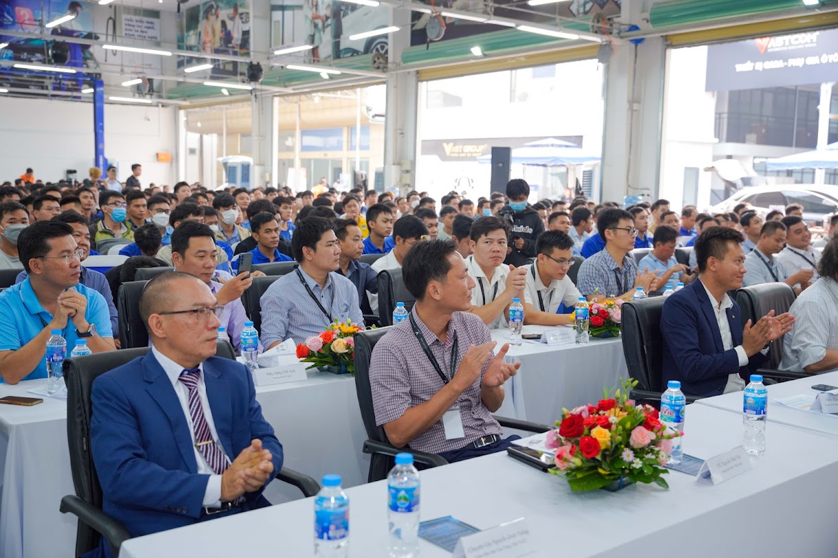 Buổi hội thảo có sự góp mặt của khách mời và 400 người tham dự