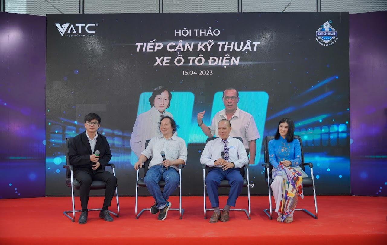 Tọa đàm giữa 2 chuyên gia và người tham gia hội thảo