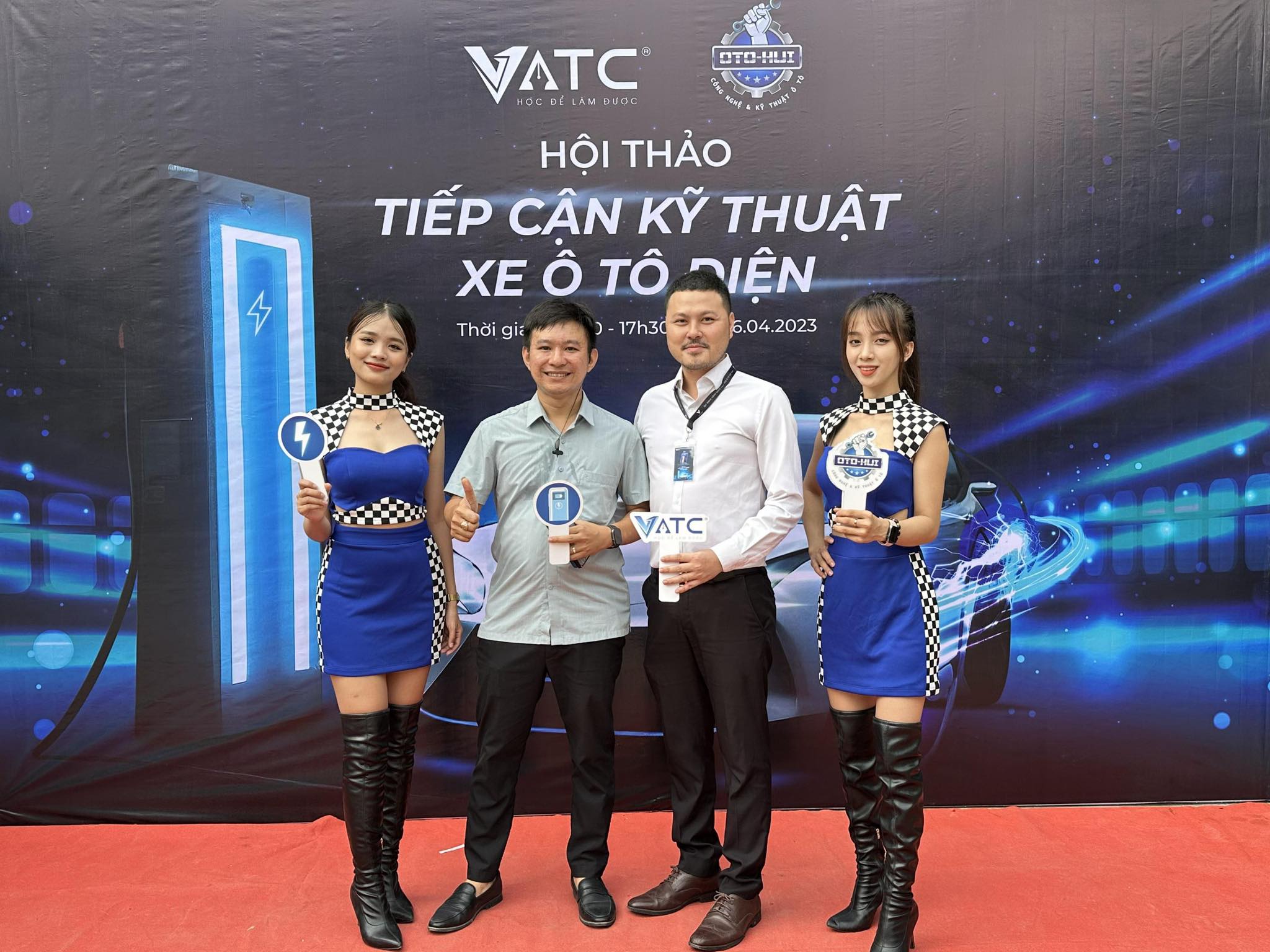 Anh Bạch Võ Toàn - GĐ Công Ty Cổ phần Thế Giới Xe Chạy Điện đã được mời tham dự hội thảo tiếp cận kỹ thuật xe ô tô điện