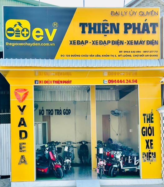 Mặt tiền của đại lý được trang bị màu vàng trông thật đẹp và bắt mắt