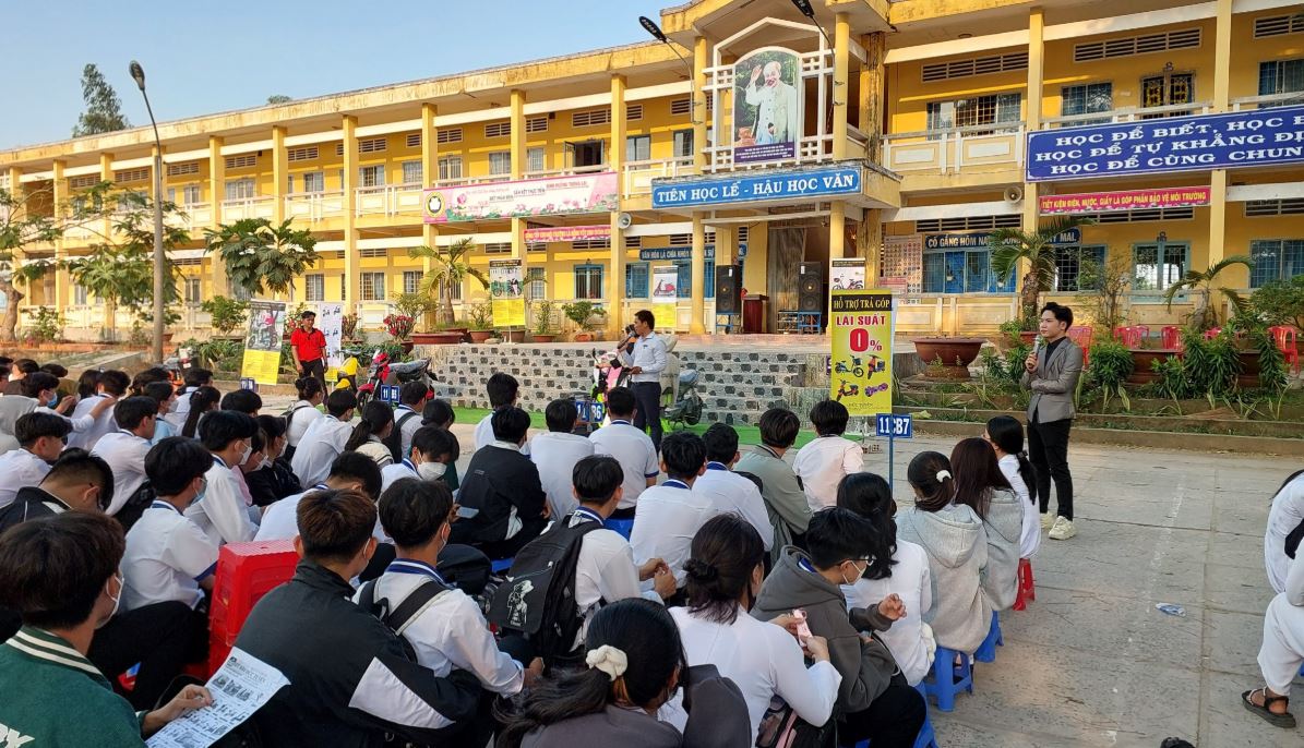 Cuối chương trình đã tổ chức các trò chơi cho các bạn học sinh cùng tham dự và trả lời các câu hỏi