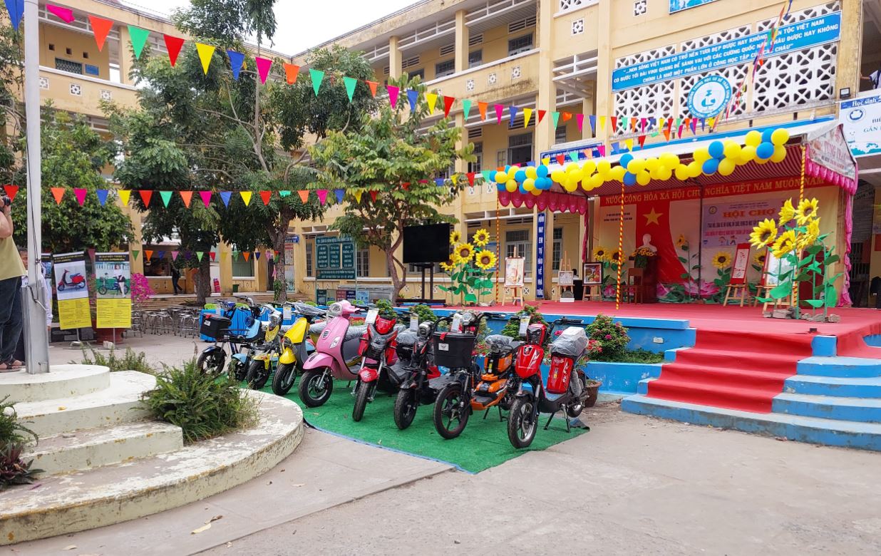 Trường THPT Tràm Chim đã tổ chức sự kiện tuyên truyền xe điện của đại lý ủy quyền Đức Tuyên