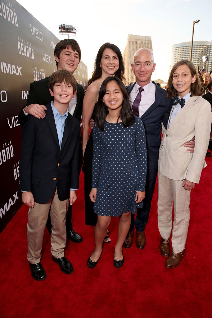 Hình ảnh gia đình hạnh phúc của MacKenzie Scott và Jeff Bezos