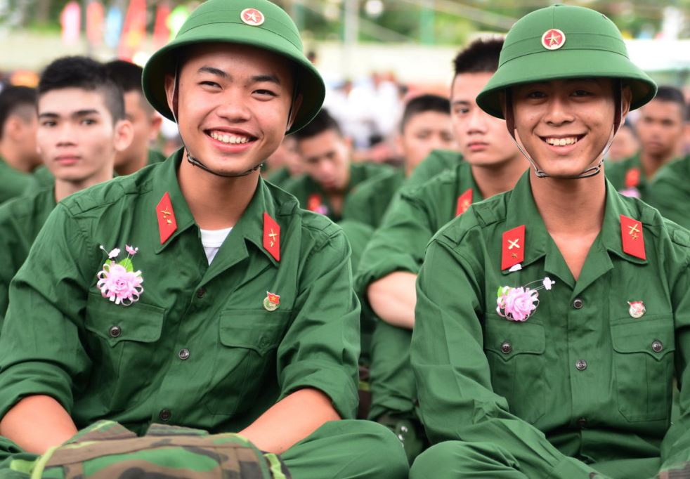 Mọi công dân trong độ tuổi thực hiện nghĩa vụ quân sự, không phân biệt dân tộc, tôn giáo,… phải tham gia thực hiện nghĩa vụ quân sự