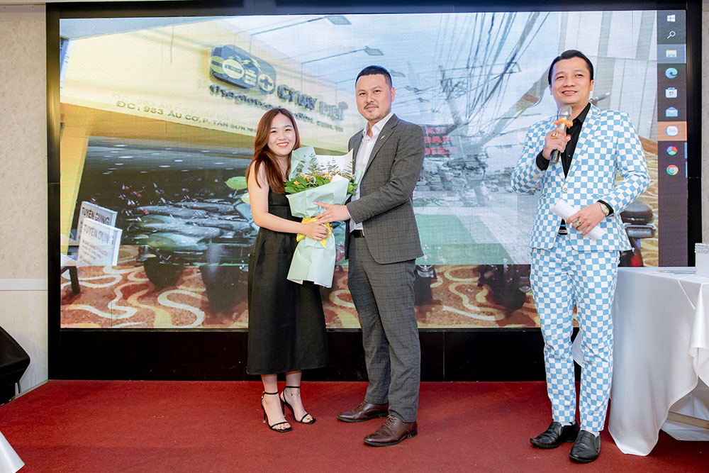 Hệ thống Thế Giới Xe Chạy Điện đã tổ chức tiệc tất niên tại nhà hàng Làng Nướng Nam Bộ ở 14A Dương Đức Hiền, phường Tây Thanh, quận Tân Phú