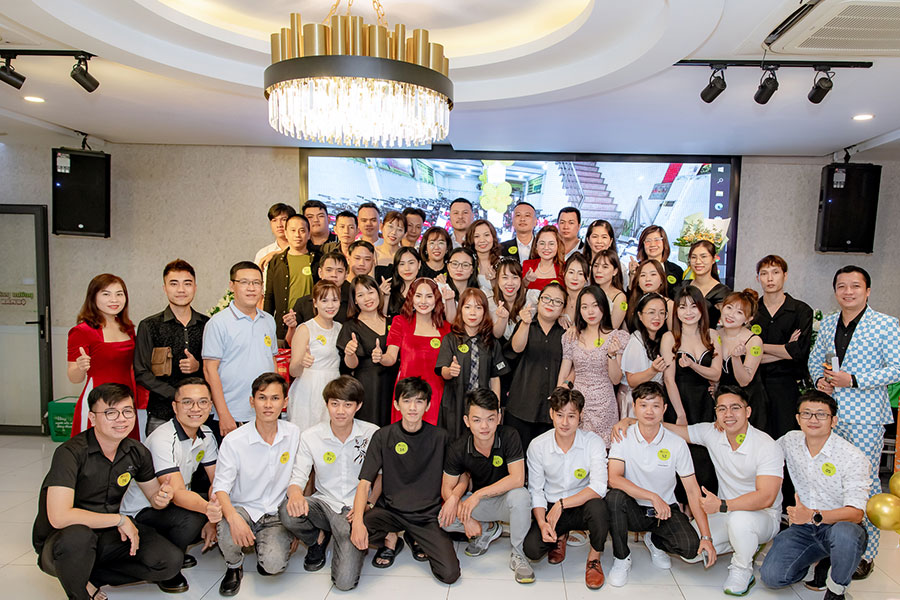 Toàn thể cán bộ nhân viên trong công ty đều nhận được những phần quà hấp dẫn từ buổi tiệc