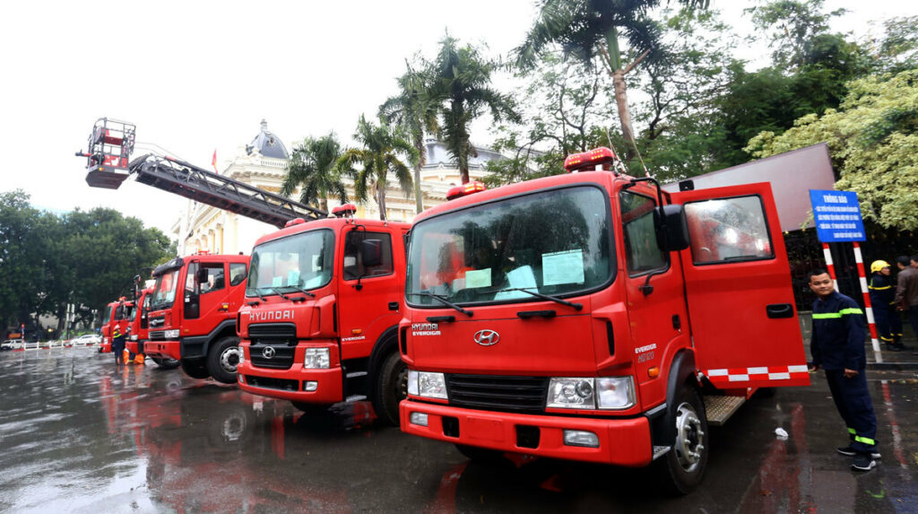Xe ưu tiên được quyền vượt qua tín hiệu đèn đỏ khi đang thi hành nhiệm vụ