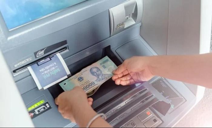 Nếu chẳng may bị nuốt thẻ, hãy liên hệ với ngân hàng sớm nhất có thể