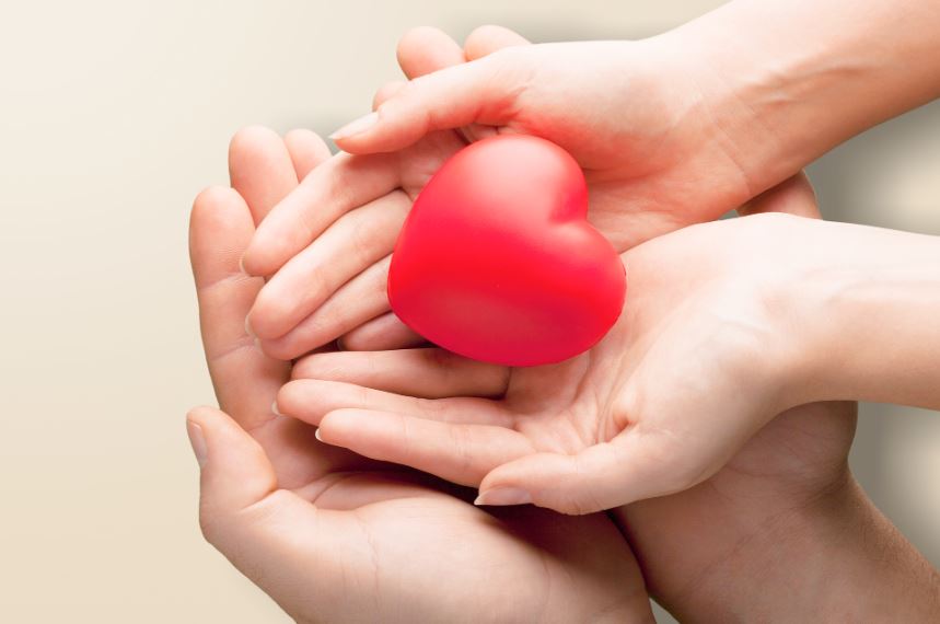 Quyên góp, ủng hộ những người hoặc cộng đồng khó khăn