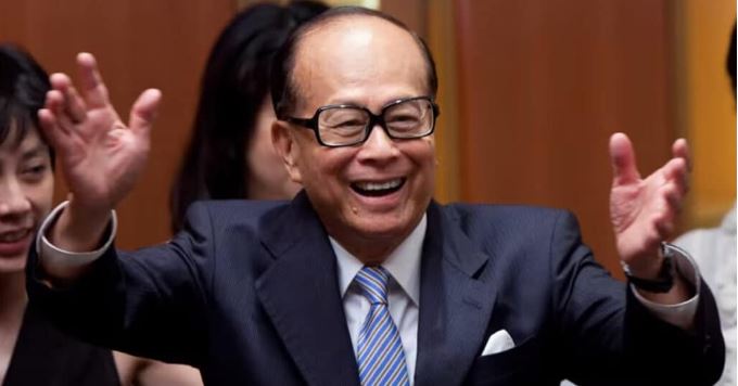 Lý Gia Thành- Tỷ phú Hồng Kông giàu nhất thế giới, Châu Á lại có mỗi trình độ cấp tiểu học đã cho biết sự nỗ lực, phấn đấu, không ngừng học hỏi của ông