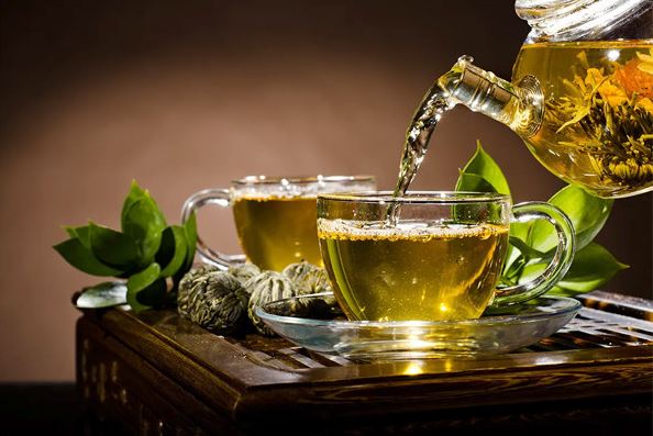 Trà xanh chứa nhiều polyphenol bao gồm Epigallocatechin có đặc tính chống ung thư, oxy hóa và chống viêm