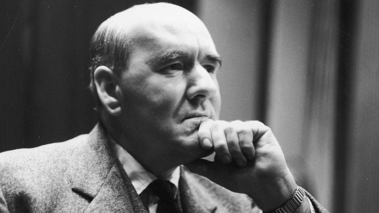 Định luật Parkinson được đặt tên theo Cyril Parkinson