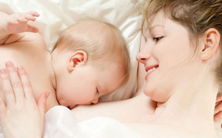 Trẻ sẽ được phát triển toàn diện cả thể chất lẫn tinh thần nếu được bú hoàn toàn sữa mẹ trong 6 tháng đầu đời