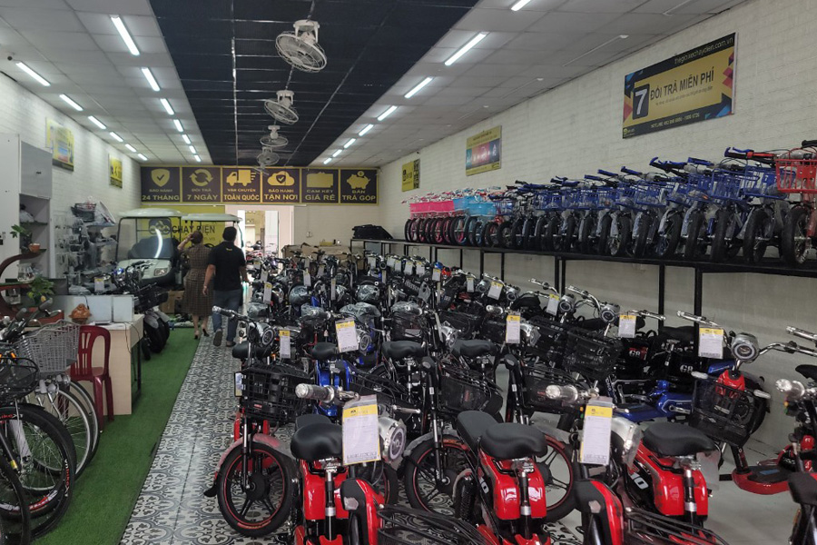 Rất nhiều kiểu dáng, mẫu mã, thương hiệu xe được bày bán tại cửa hàng