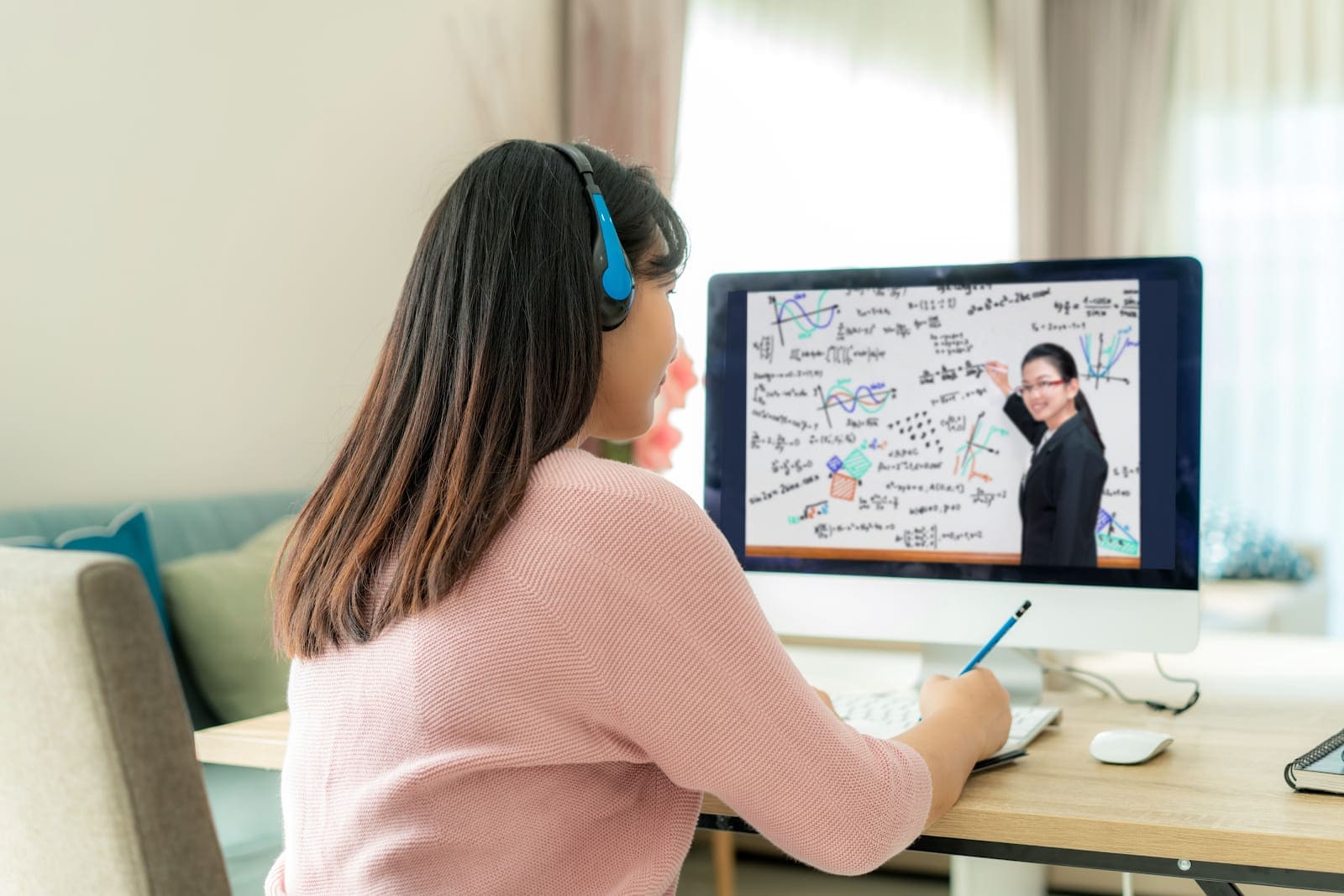 Học online cần có sự hỗ trợ từ những thiết bị kết nối mạng