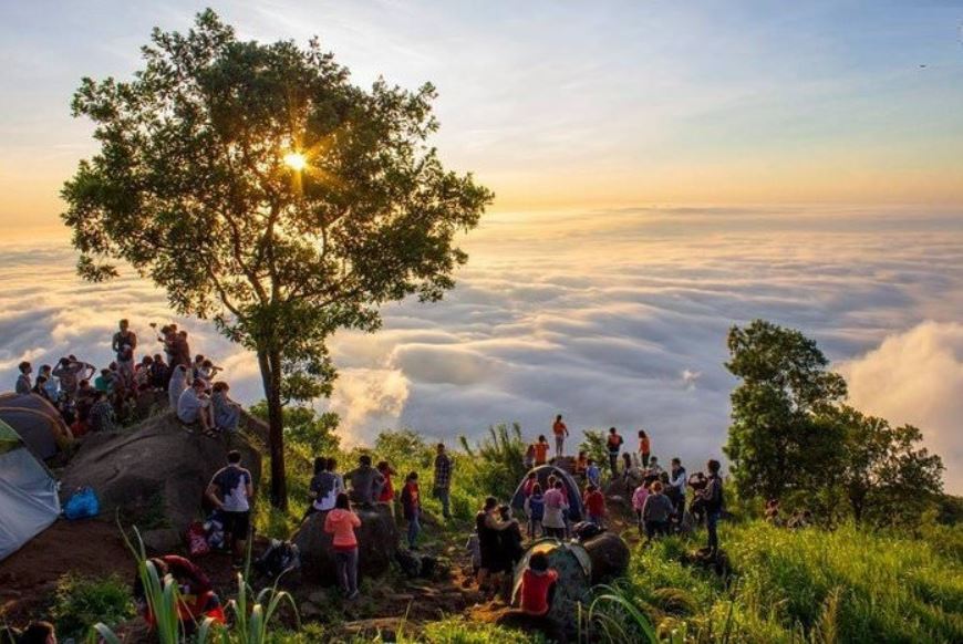 Núi Bà Đen Tây Ninh thường được mọi người gọi với cái tên là nóc nhà của Đông Nam Bộ