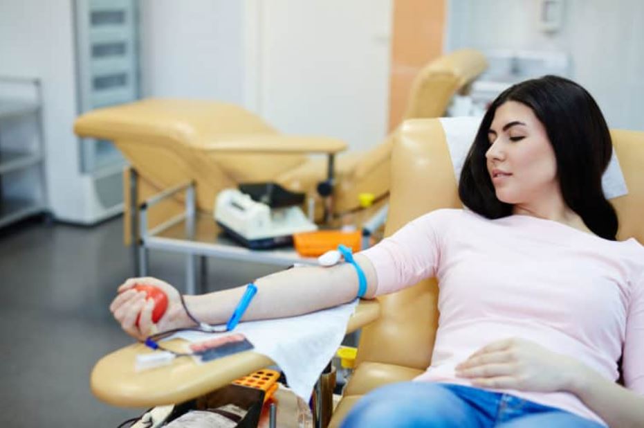 Sau khi hiến máu, cần có thời gian nghỉ ngơi và tránh làm việc nặng
