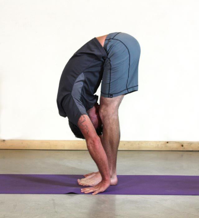 Bài tập Forward Bend - Uốn cong người về phía trước