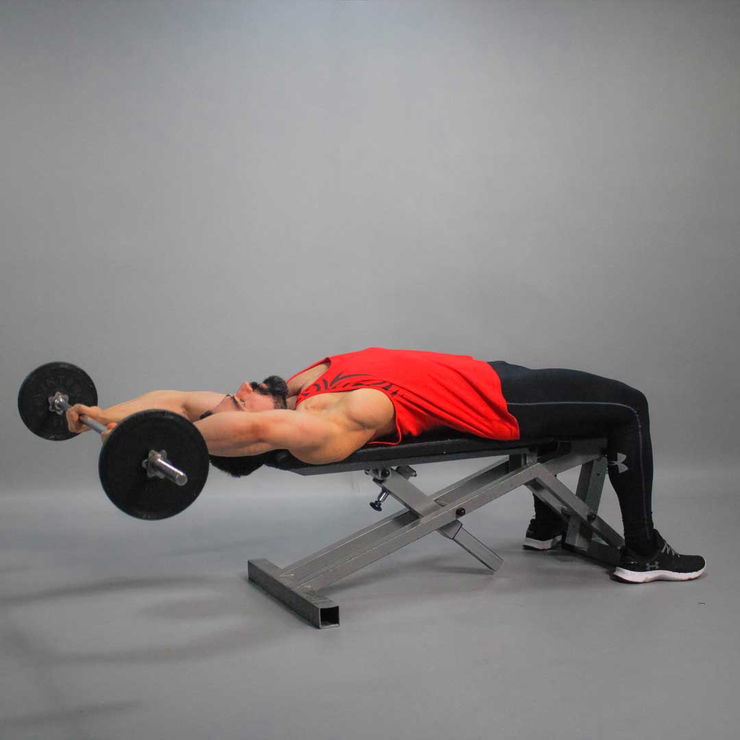 Nâng thanh tạ qua đầu là bài tập khó