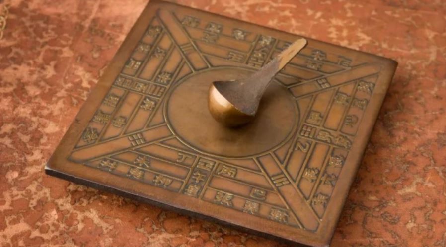 La bàn là một công cụ vẫn được sử dụng rộng rãi cho đến ngày nay