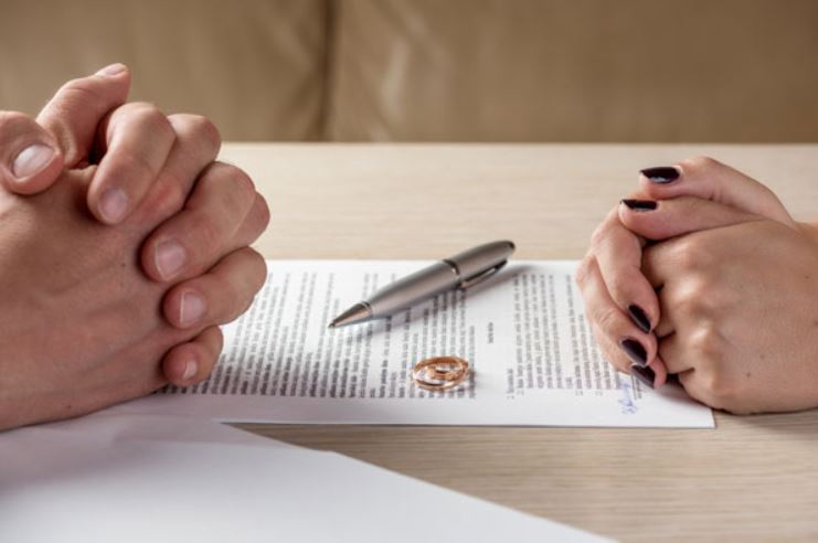 Nộp đầy đủ các hồ sơ như đã nêu phía trên để giải quyết đơn ly hôn một cách nhanh chóng