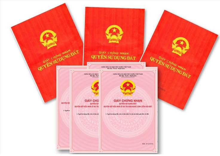 Việc thay đổi giấy tờ nhà, đất, sổ hồng, sổ đỏ là không bắt buộc, nhưng nên thay đổi để tránh những rủi ro giao dịch mua bán sau này