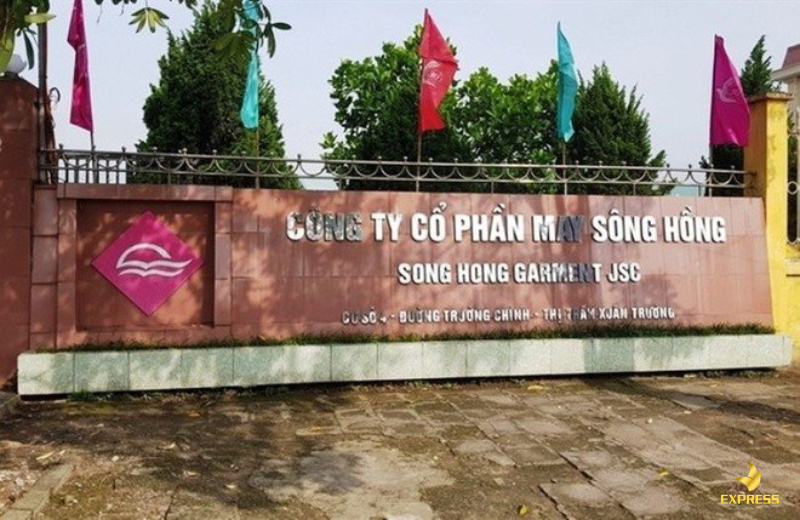 Năm 2001, chiếc chăn đầu tiên của May Sông Hồng ra mắt vào mùa Đông