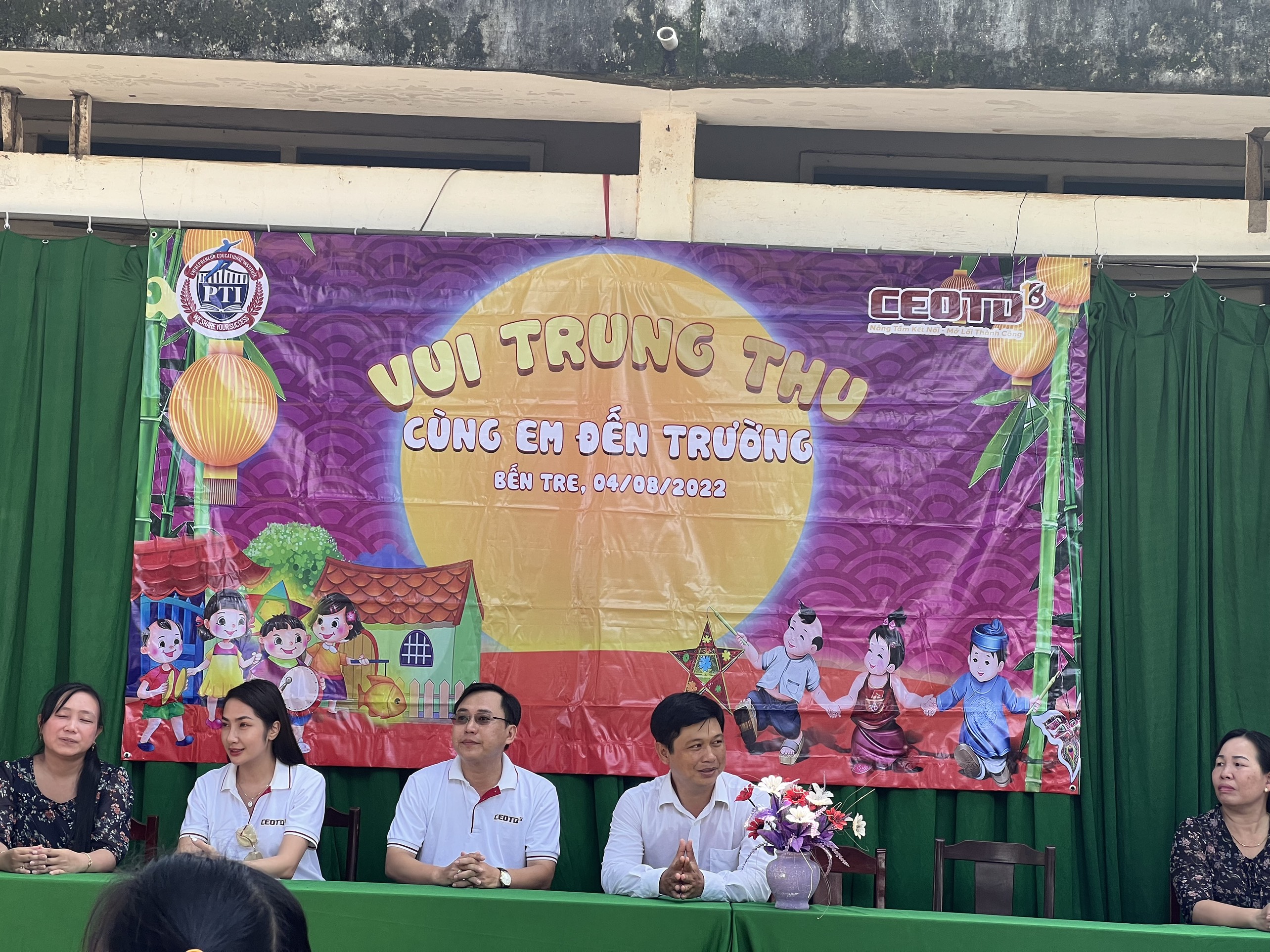Chương trình từ thiện với chủ đề “Vui Trung thu - Cùng em đến trường”