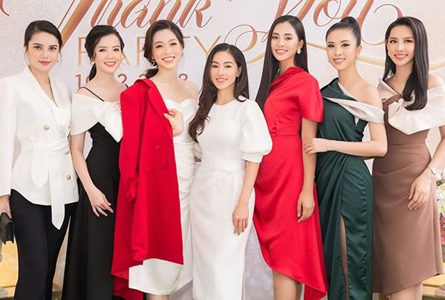 Nữ doanh nhân Phạm Kim Dung và một số các người đẹp Sen Vàng
