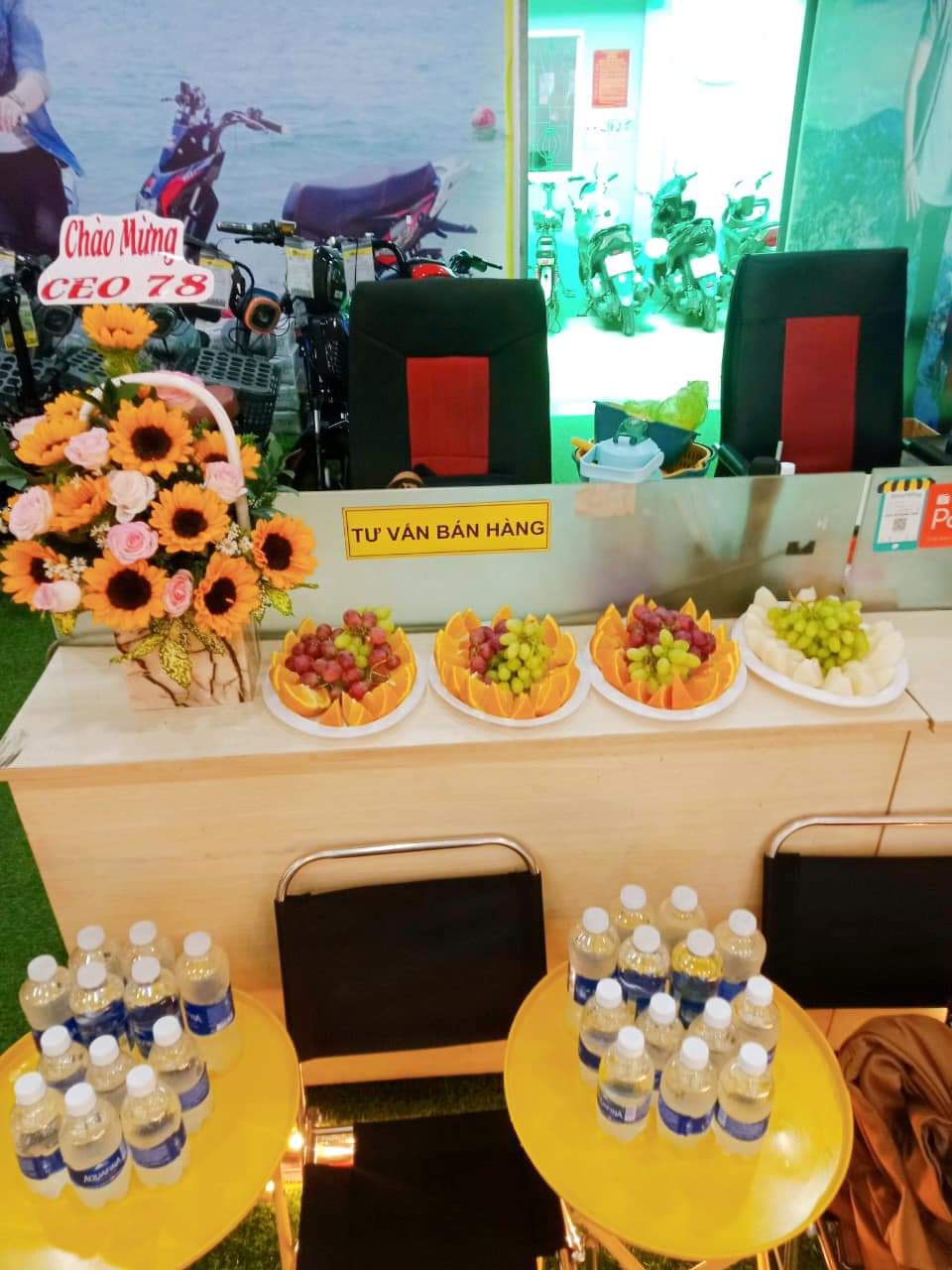 Những dĩa trái cây cùng nước uống được chuẩn bị chu đáo, tỉ mỉ để chào đón lớp CEO -78